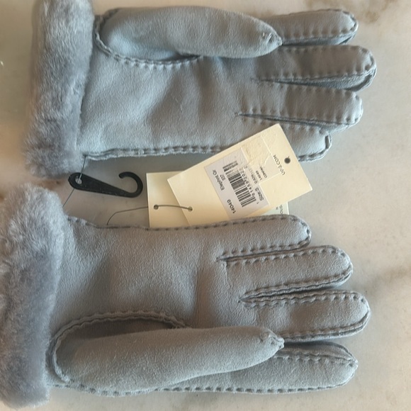 New with tags IGG gloves - Picture 2 of 3